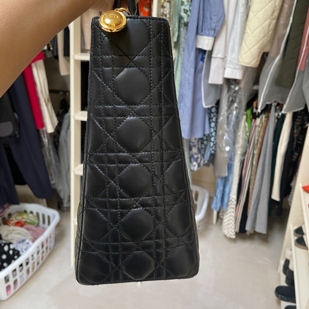 Preloved Large Black lambskin Ladydior gold hardware in very good condition. - Picture 7 of 12